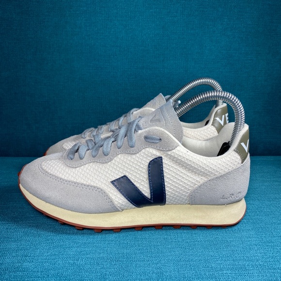 Veja Shoes - ❌SOLD❌Size 5 - Women’s Veja Fashion Sneakers